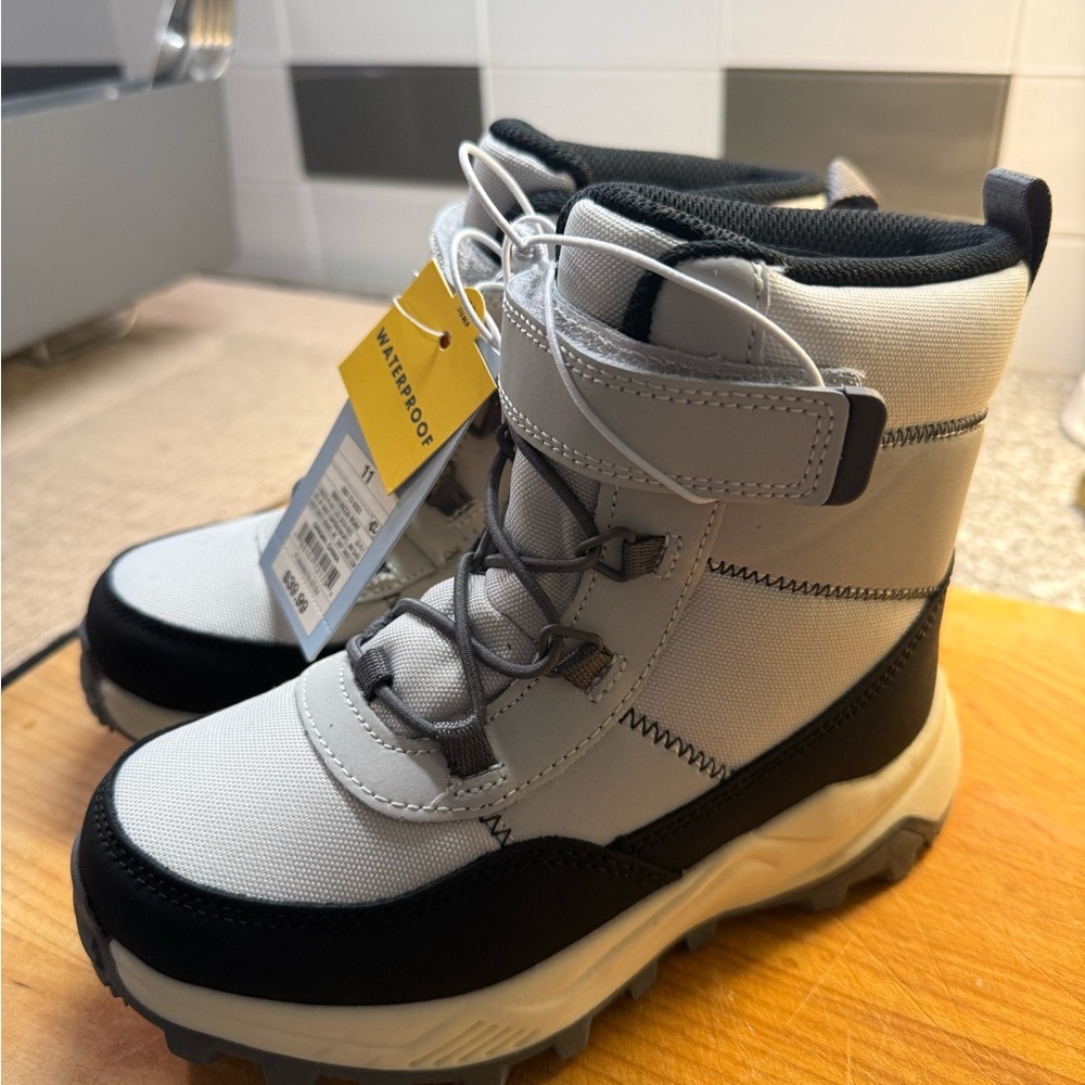 Cat & Jack Kids Weatherproof Boots - Black and Gray size 11